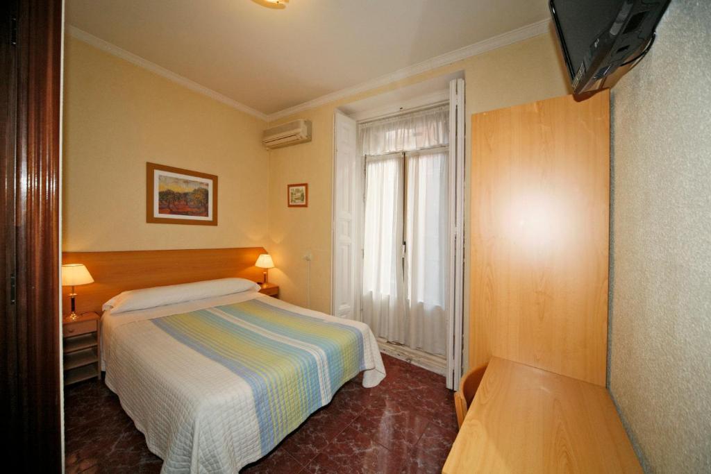 Hostal Prim Мадрид Экстерьер фото